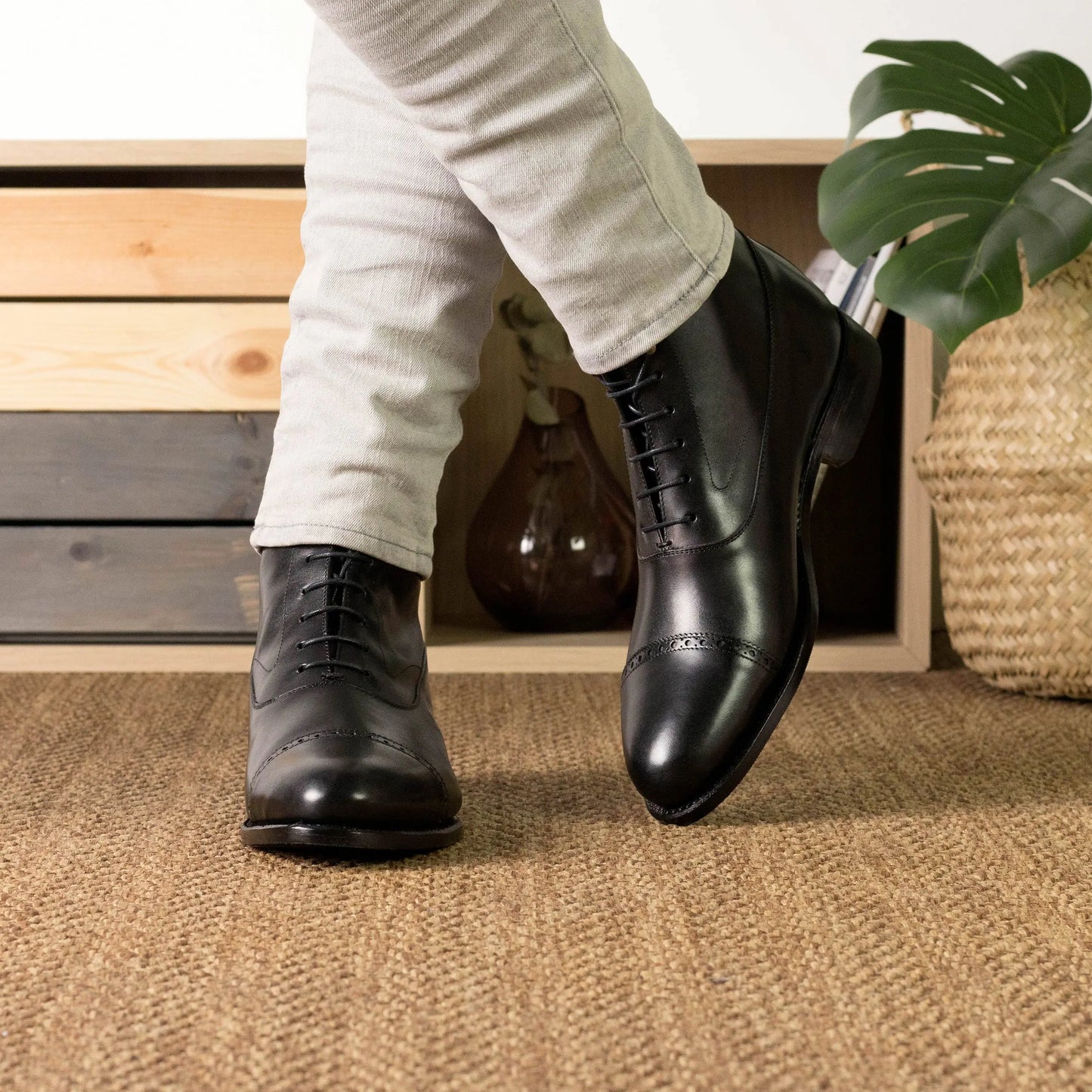 Victoria - Black- Fastlane 2 weeks LION BOOTS